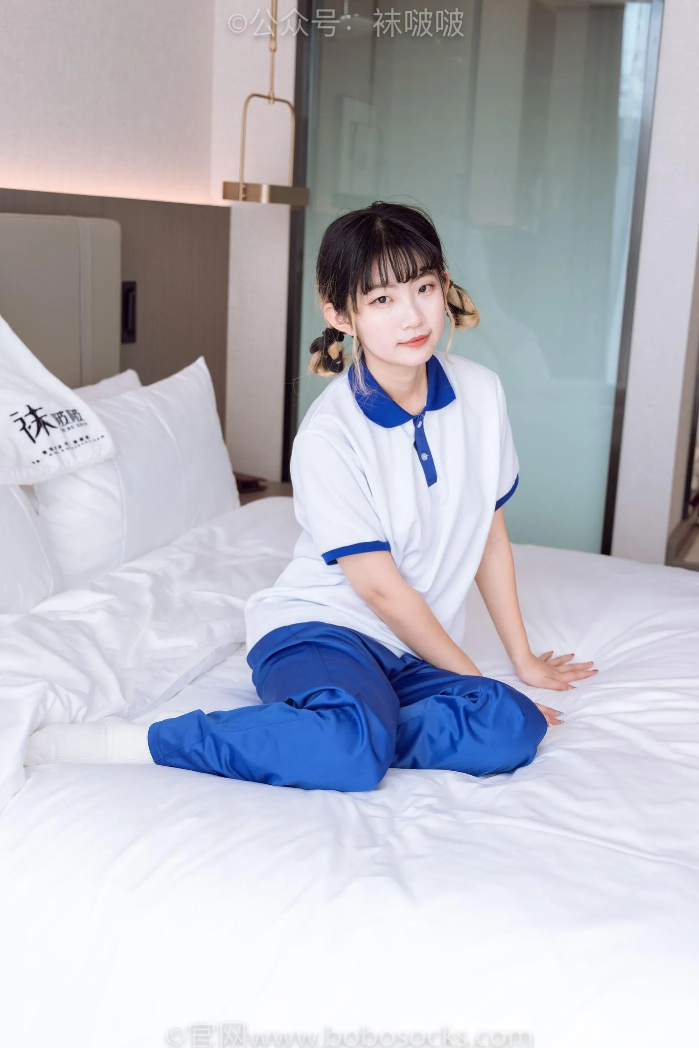 [BoBoSocks袜啵啵]NO.042 砂糖-校服、板鞋、白棉袜、油亮白丝 [139P]插图8